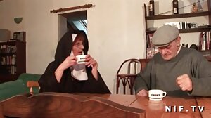 못된 레즈비언 채우기 쎅스 마사지 그들의 특대 엉덩이를 우유로 튀기고 그것을 밖으로