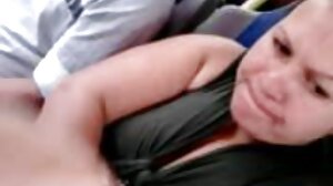 ksuColt는 그녀의 엉덩이에 뚱뚱한 고무 자지 딸딸이 동을 삽입합니다.