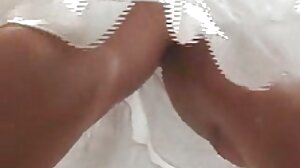 Carmella Diamond는 훌륭한 성숙한 섹스 머리를 줄 수있는 능력이있는 활기찬 십대 몸을 가지고 있습니다.